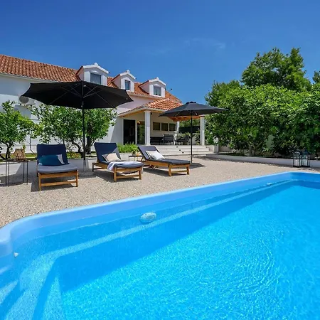 Luxury Essencia Brac With Heated Pool * Милна