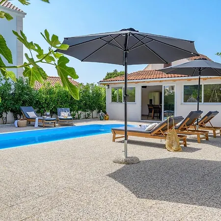 Luxury Essencia Brac With Heated Pool *