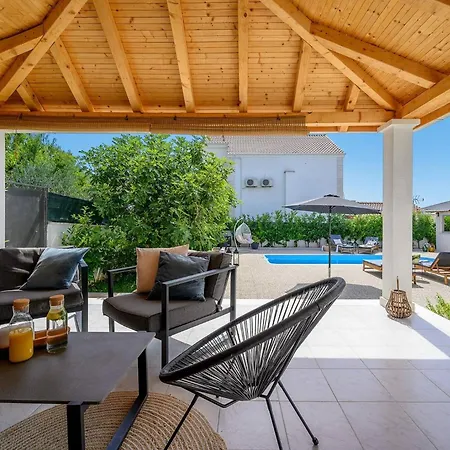Вілла Luxury Essencia Brac With Heated Pool