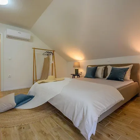 Luxury Essencia Brac With Heated Pool Вілла Милна