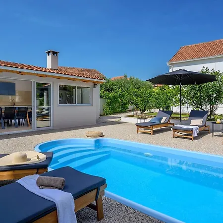 Luxury Essencia Brac With Heated Pool Вілла