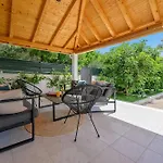 וילה Luxury Essencia Brac With Heated Pool