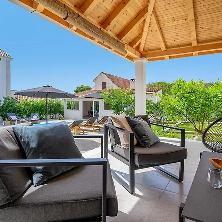 Luxury Essencia Brac With Heated Pool